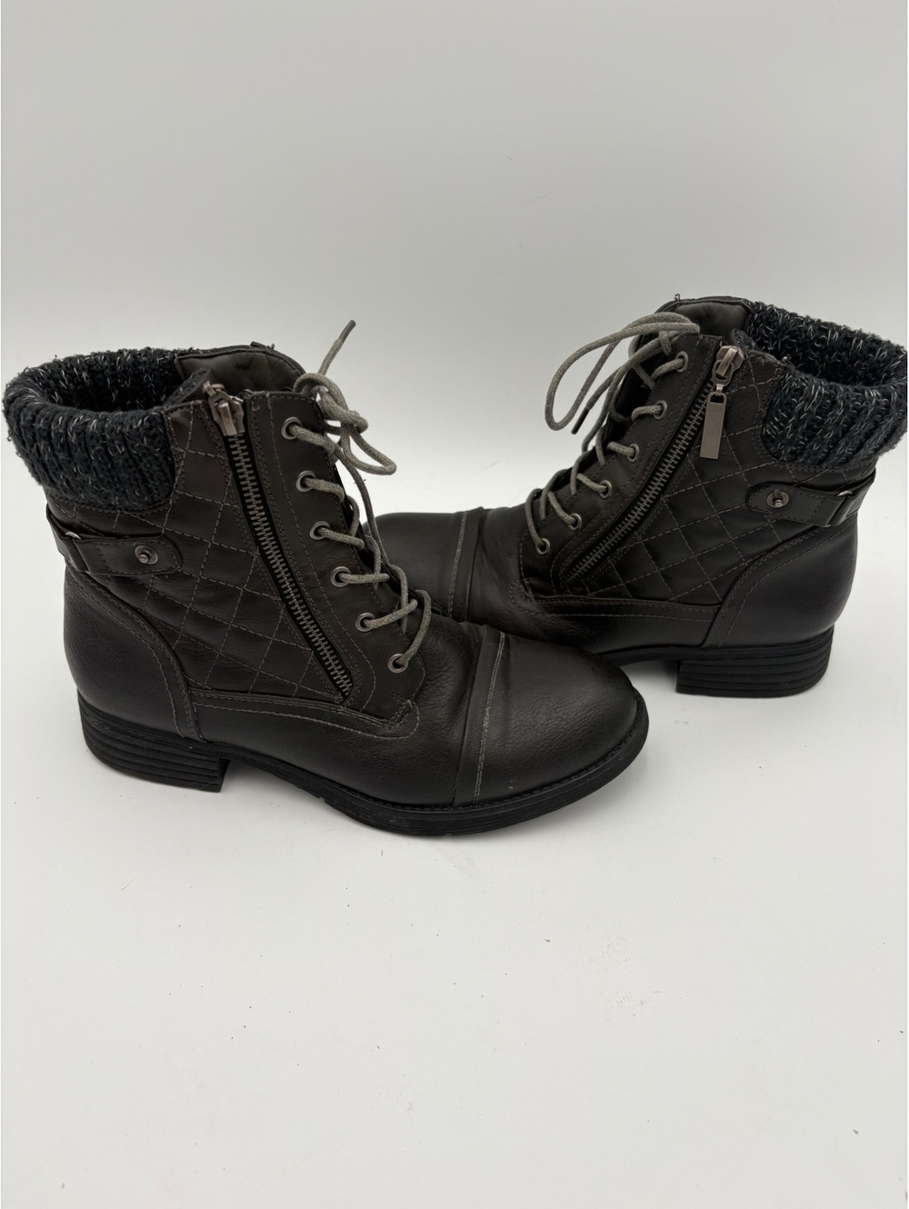 STQ Woman’s 8 1/2 Stylish Combat Boots Black Quilted Knit Cuffs Side Zippers